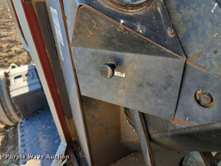 image for item EQ6927 1976 White 2-105 tractor