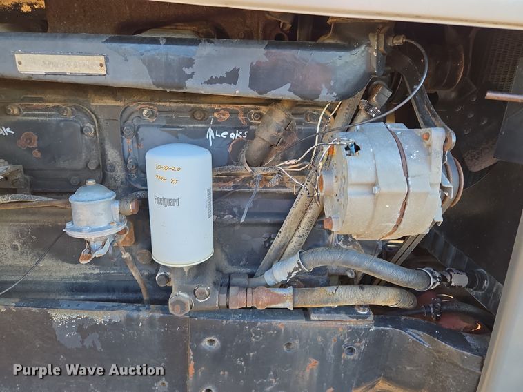 image for item EQ6927 1976 White 2-105 tractor