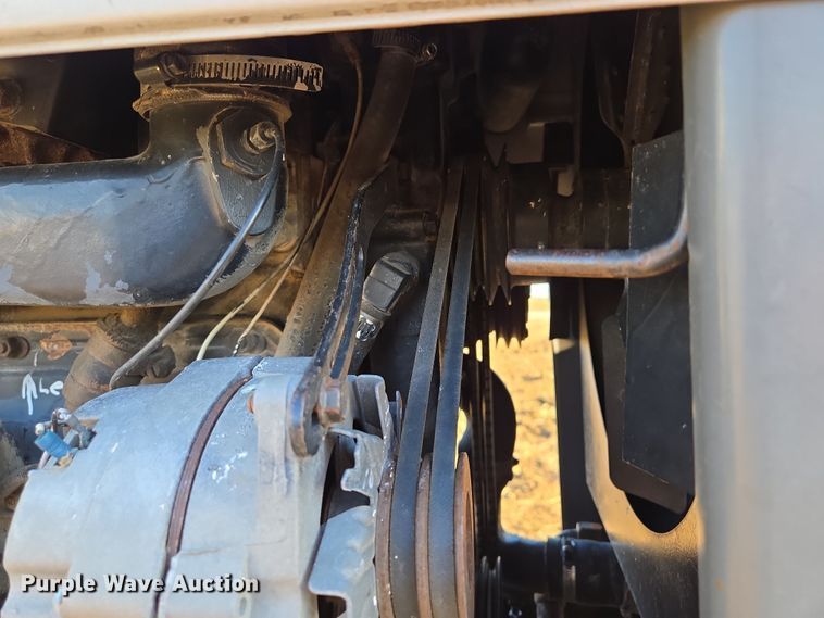 image for item EQ6927 1976 White 2-105 tractor