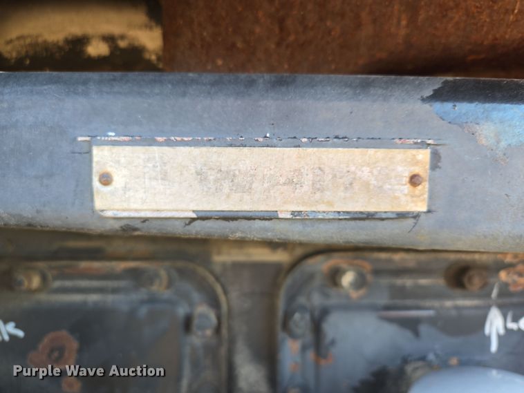 image for item EQ6927 1976 White 2-105 tractor