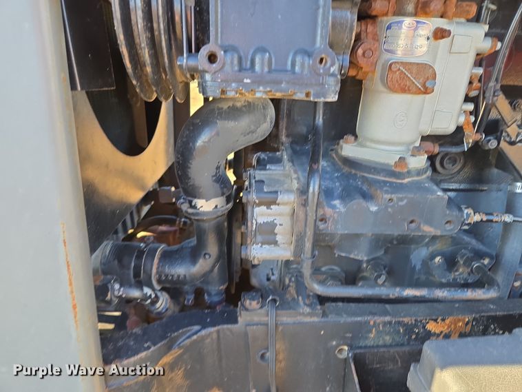 image for item EQ6927 1976 White 2-105 tractor