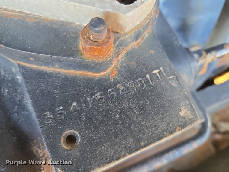 image for item EQ6927 1976 White 2-105 tractor