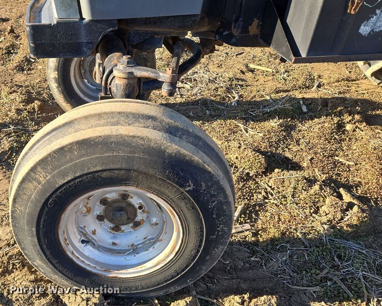 image for item EQ6927 1976 White 2-105 tractor