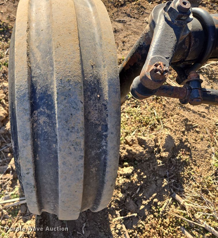 image for item EQ6927 1976 White 2-105 tractor