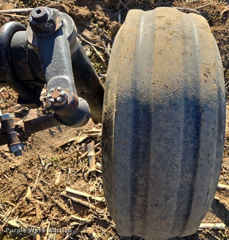 image for item EQ6927 1976 White 2-105 tractor