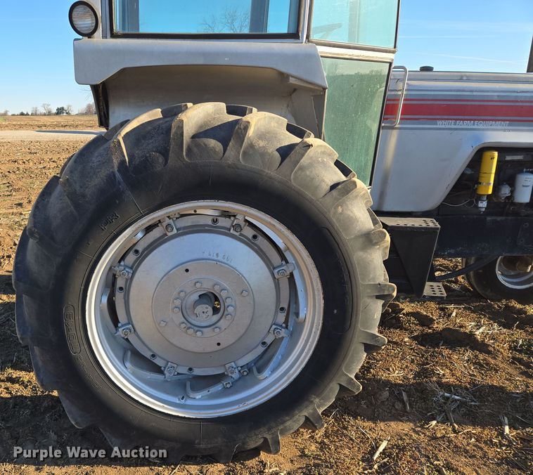 image for item EQ6927 1976 White 2-105 tractor