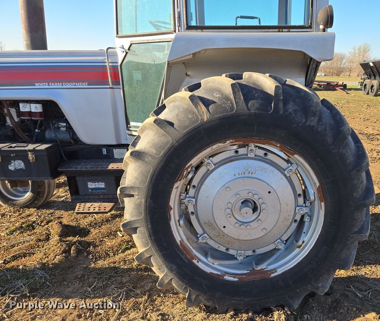 image for item EQ6927 1976 White 2-105 tractor