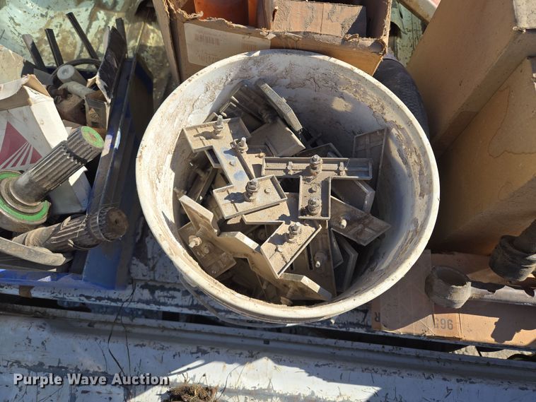 image for item EQ6927 1976 White 2-105 tractor