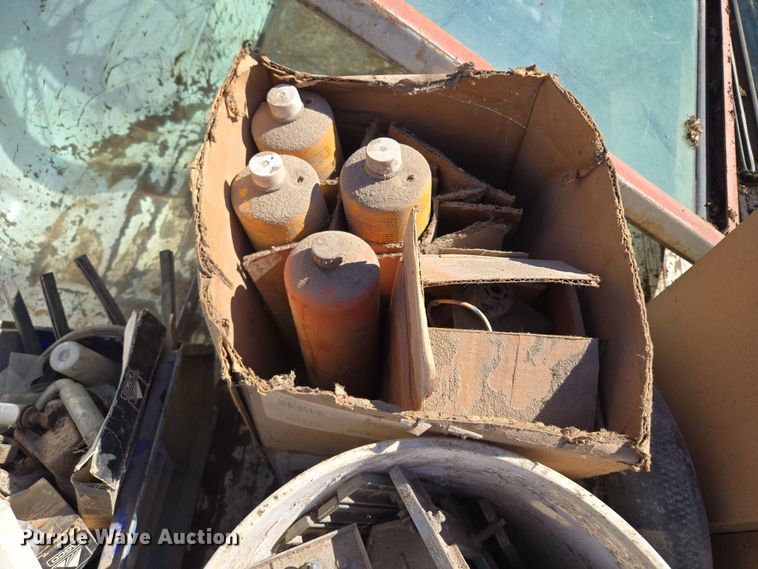 image for item EQ6927 1976 White 2-105 tractor