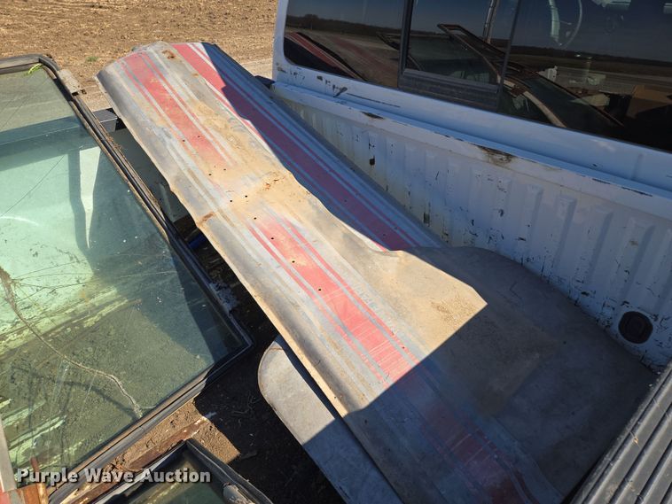 image for item EQ6927 1976 White 2-105 tractor