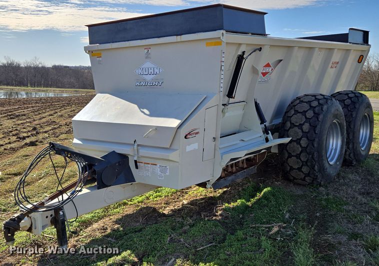 image for item EQ6928 Kuhn Knight Slinger SLC141 manure spreader