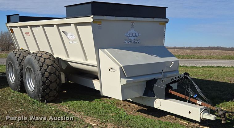 image for item EQ6928 Kuhn Knight Slinger SLC141 manure spreader