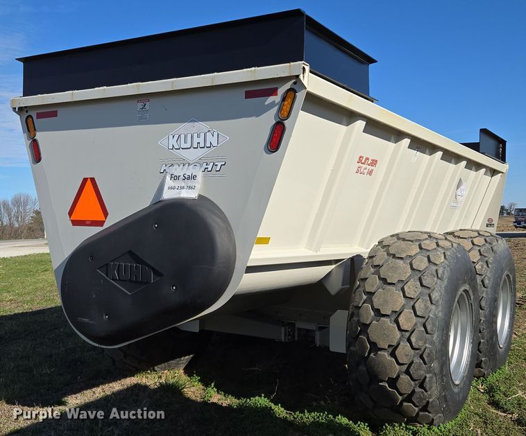 image for item EQ6928 Kuhn Knight Slinger SLC141 manure spreader