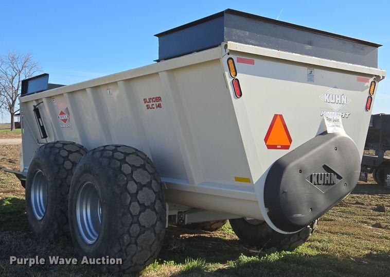 image for item EQ6928 Kuhn Knight Slinger SLC141 manure spreader