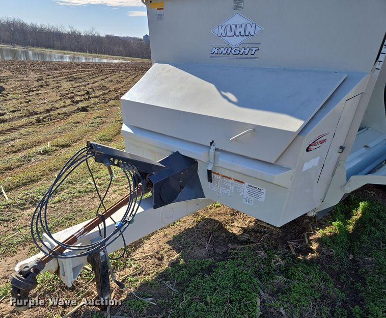 image for item EQ6928 Kuhn Knight Slinger SLC141 manure spreader