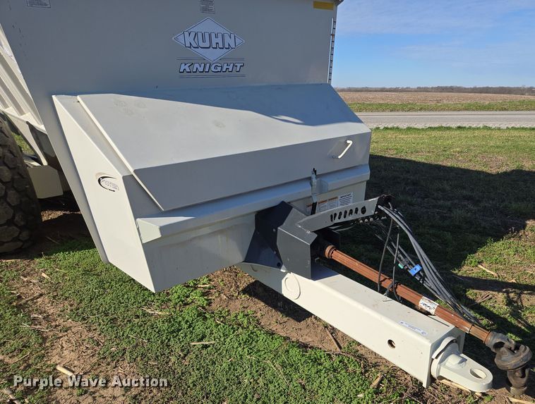 image for item EQ6928 Kuhn Knight Slinger SLC141 manure spreader