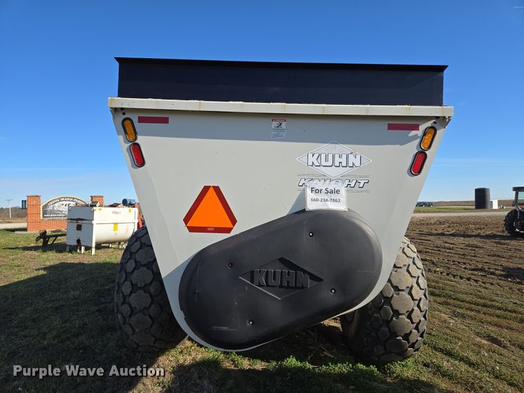 image for item EQ6928 Kuhn Knight Slinger SLC141 manure spreader