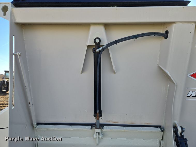 image for item EQ6928 Kuhn Knight Slinger SLC141 manure spreader