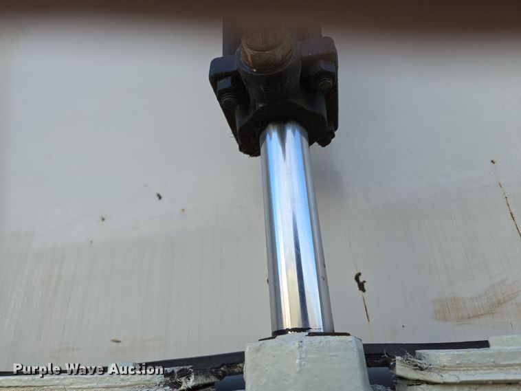 image for item EQ6928 Kuhn Knight Slinger SLC141 manure spreader