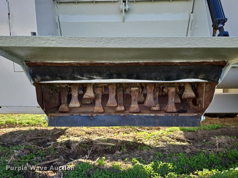 image for item EQ6928 Kuhn Knight Slinger SLC141 manure spreader