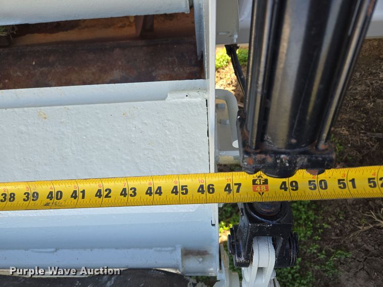 image for item EQ6928 Kuhn Knight Slinger SLC141 manure spreader