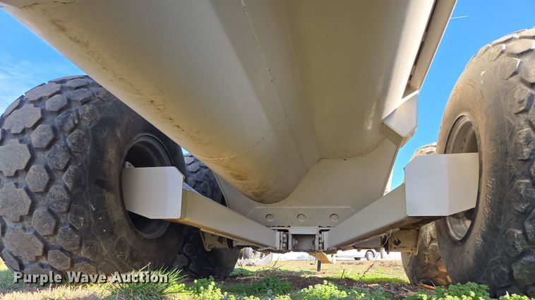 image for item EQ6928 Kuhn Knight Slinger SLC141 manure spreader