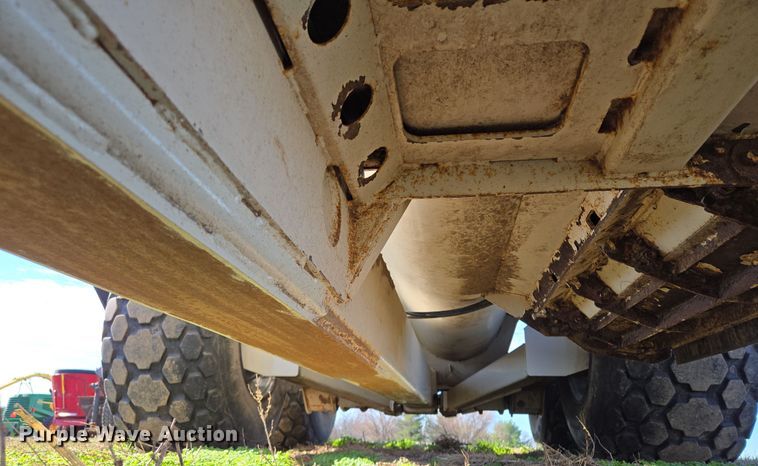 image for item EQ6928 Kuhn Knight Slinger SLC141 manure spreader