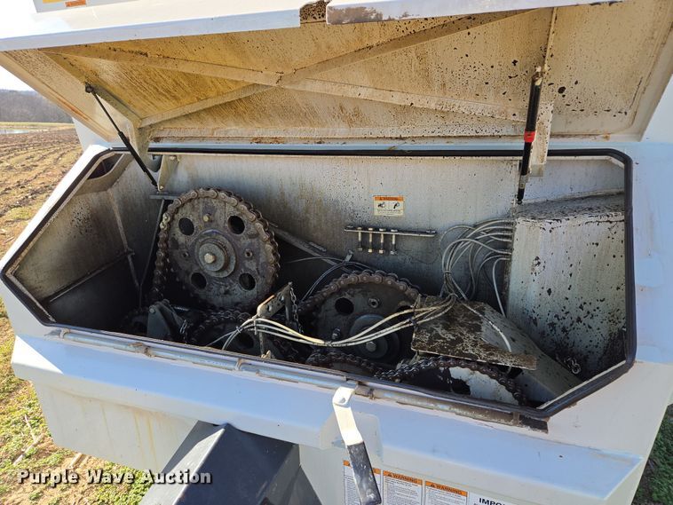 image for item EQ6928 Kuhn Knight Slinger SLC141 manure spreader