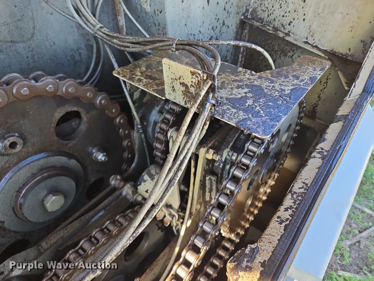 image for item EQ6928 Kuhn Knight Slinger SLC141 manure spreader