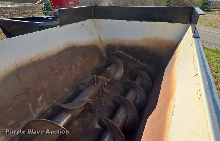 image for item EQ6928 Kuhn Knight Slinger SLC141 manure spreader