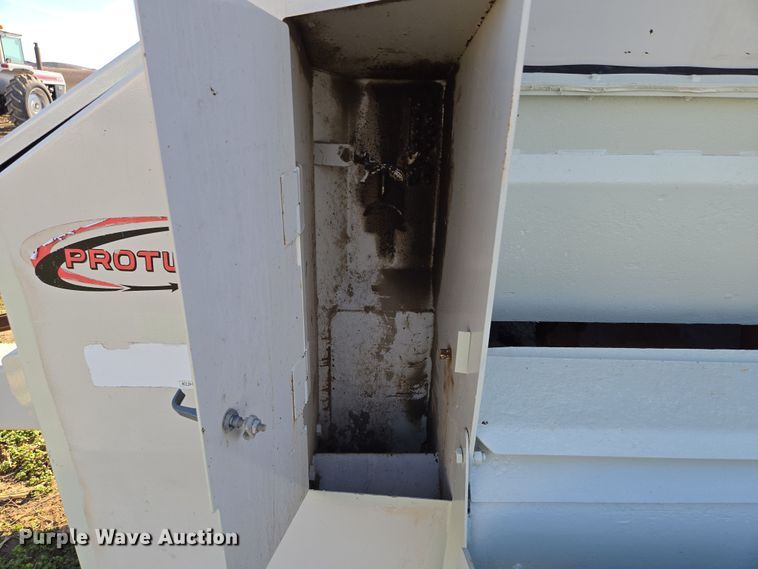 image for item EQ6928 Kuhn Knight Slinger SLC141 manure spreader