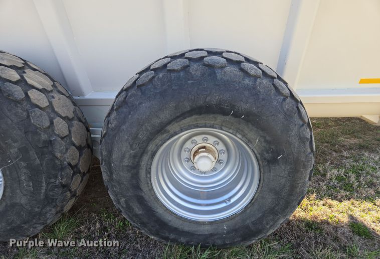 image for item EQ6928 Kuhn Knight Slinger SLC141 manure spreader