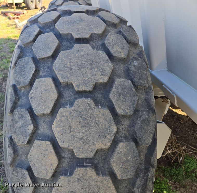 image for item EQ6928 Kuhn Knight Slinger SLC141 manure spreader