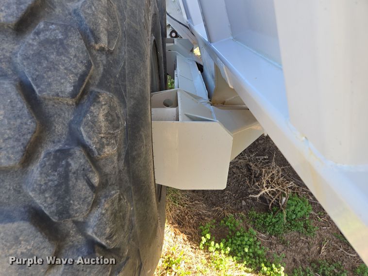 image for item EQ6928 Kuhn Knight Slinger SLC141 manure spreader