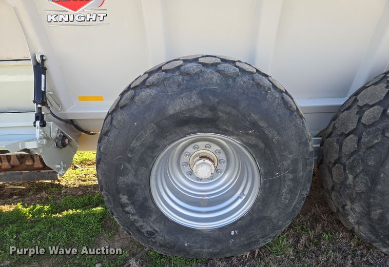 image for item EQ6928 Kuhn Knight Slinger SLC141 manure spreader