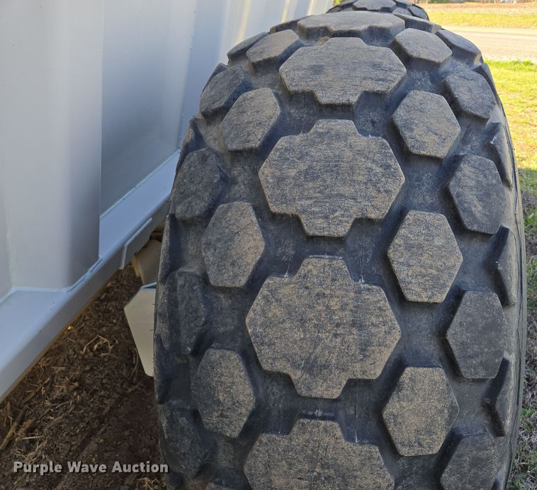 image for item EQ6928 Kuhn Knight Slinger SLC141 manure spreader