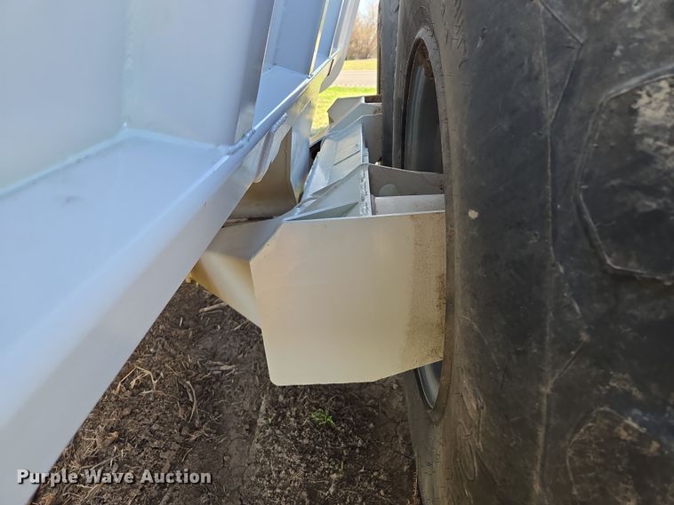 image for item EQ6928 Kuhn Knight Slinger SLC141 manure spreader