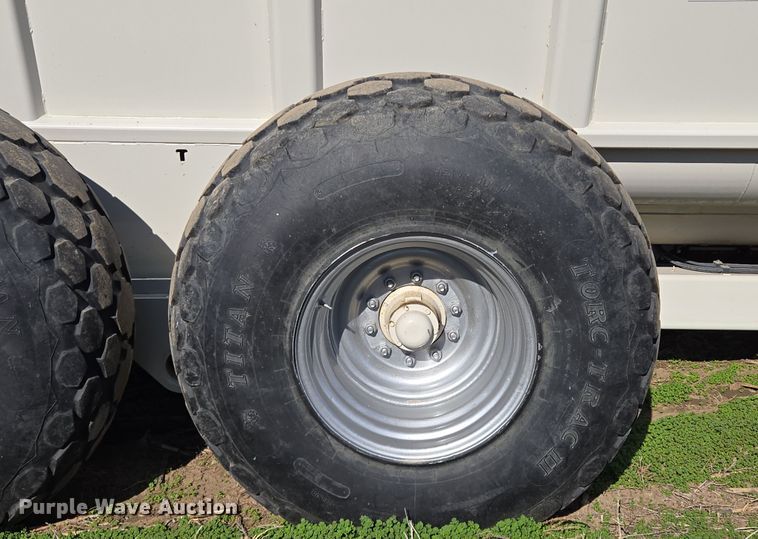 image for item EQ6928 Kuhn Knight Slinger SLC141 manure spreader