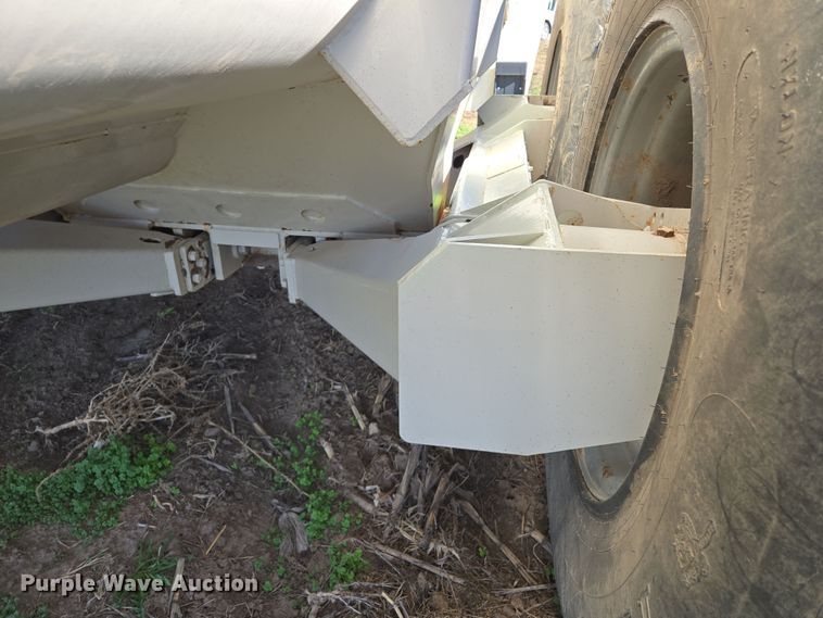 image for item EQ6928 Kuhn Knight Slinger SLC141 manure spreader