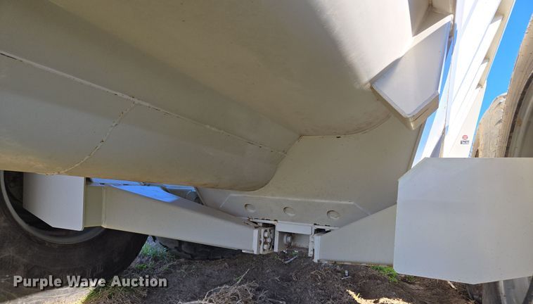 image for item EQ6928 Kuhn Knight Slinger SLC141 manure spreader