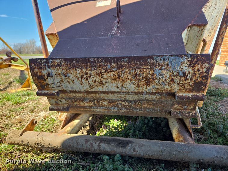 image for item EQ6936 Gar-Bro 466L concrete hopper