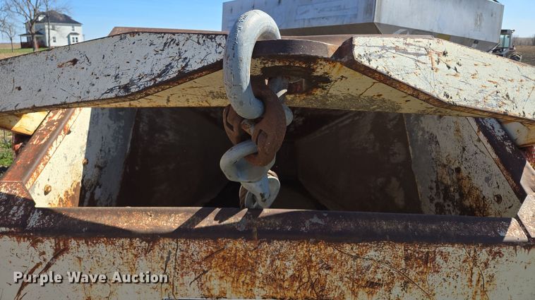 image for item EQ6936 Gar-Bro 466L concrete hopper