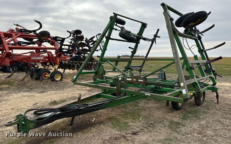 image for item ER8818 John Deere 610 chisel