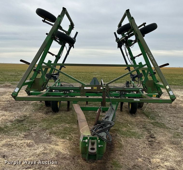 image for item ER8818 John Deere 610 chisel