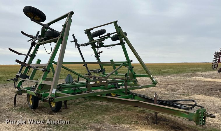 image for item ER8818 John Deere 610 chisel