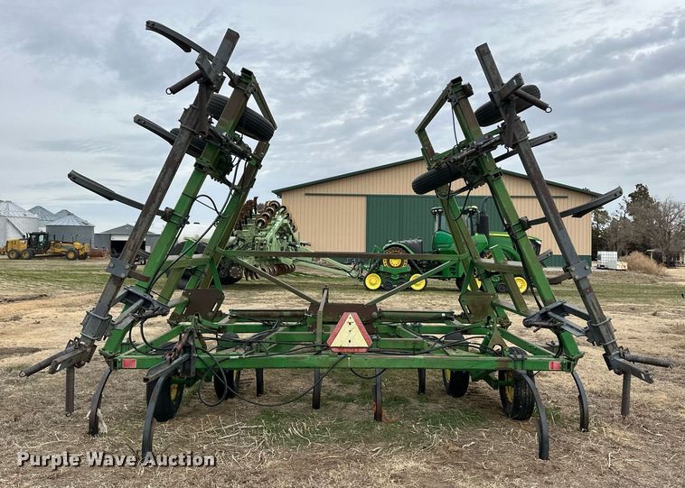 image for item ER8818 John Deere 610 chisel