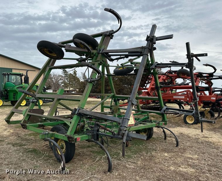 image for item ER8818 John Deere 610 chisel