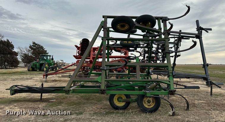 image for item ER8818 John Deere 610 chisel