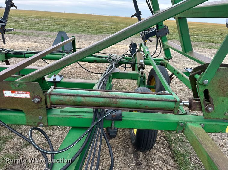 image for item ER8818 John Deere 610 chisel