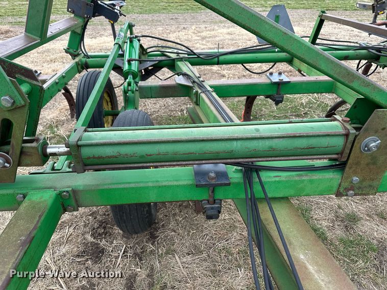 image for item ER8818 John Deere 610 chisel